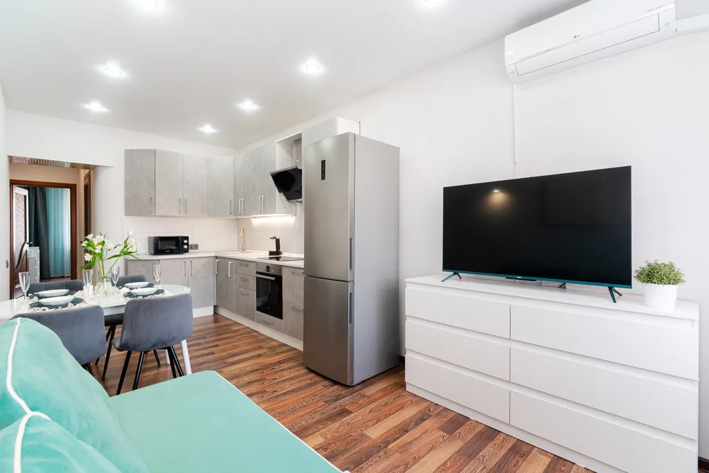 Просторная 2-комнатная квартира для семьи — аренда посуточно в Омск