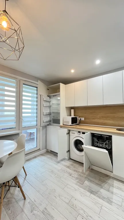 LUX-вид на озеро: светлая квартира в новом доме