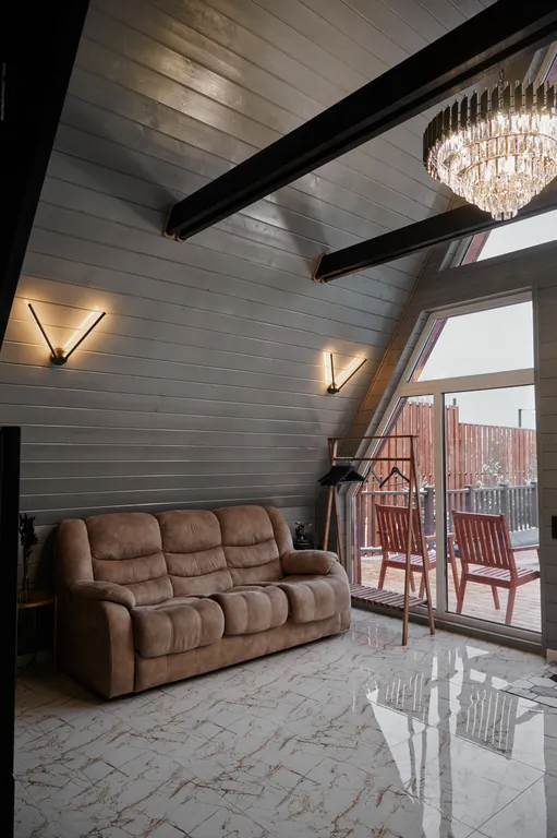 А-фрейм дом с теплым бассейном