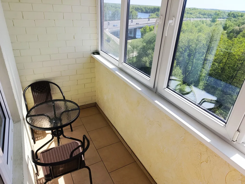 Студия с видом на реку