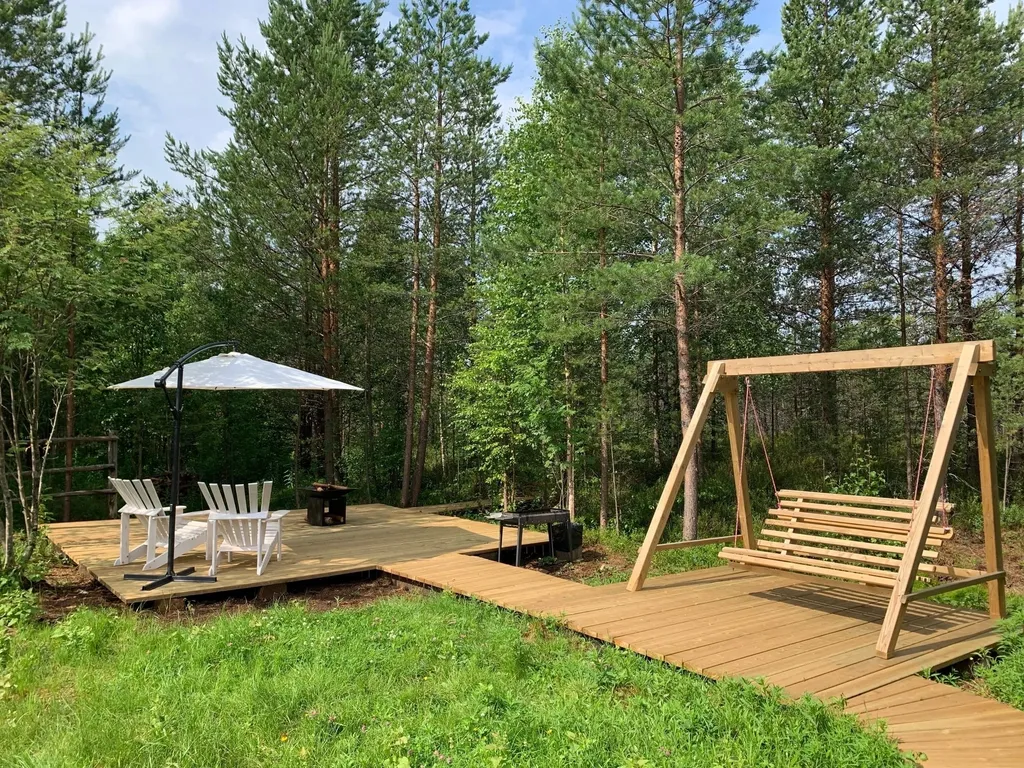 Домик у леса с камином