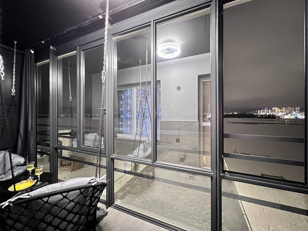 Уникальная cтудия с мини-бассейном на двоиx