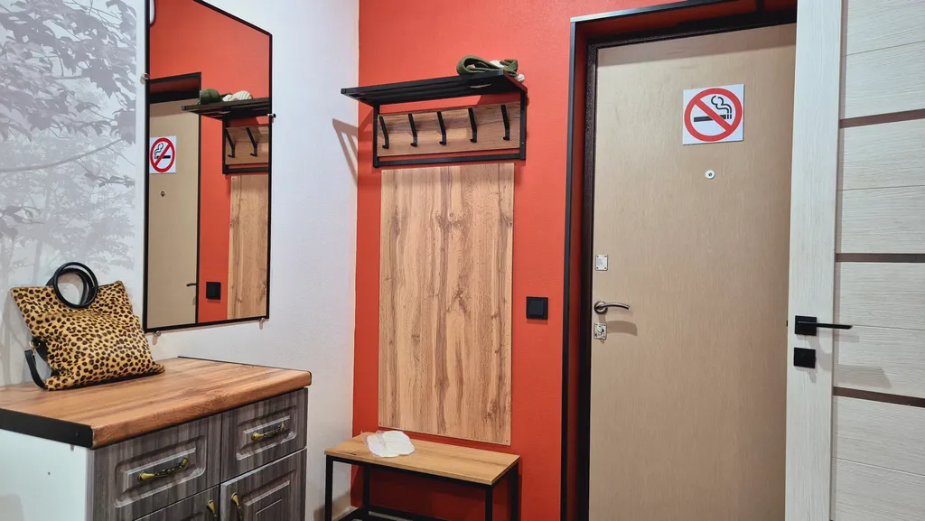 Новая студия Эльдорадо до Макси 5 минут ходьбы