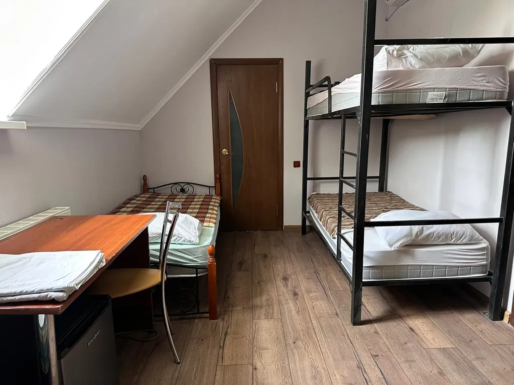 Большой дом с баней, бассейном, мангалом и парковкой