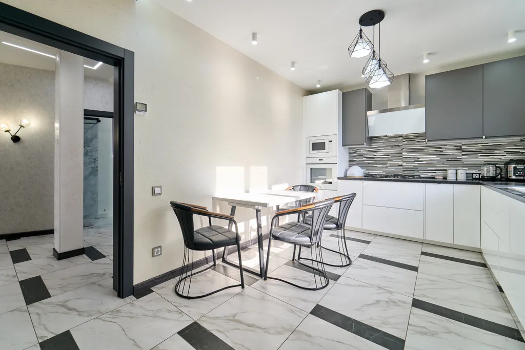 Современный, новый дом