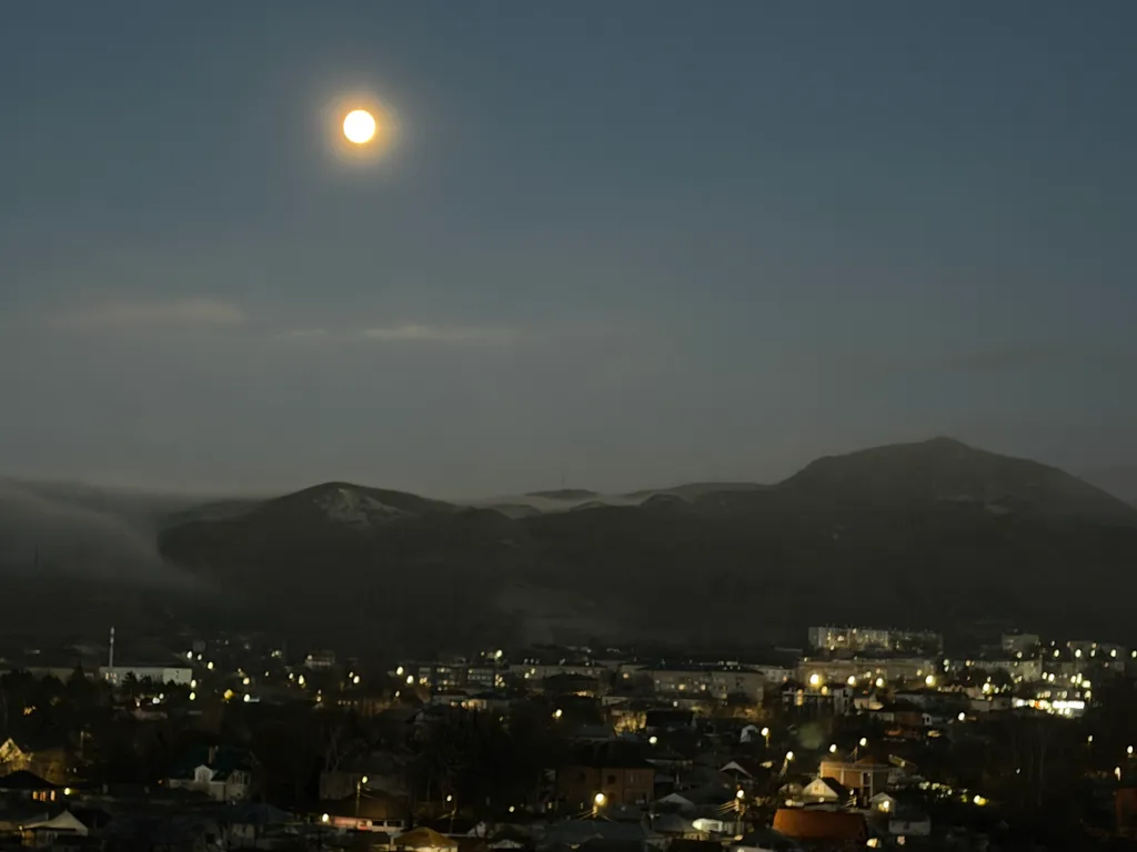 Просторная квартира с видом на горы в центре