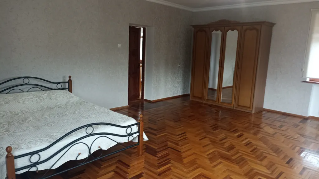 Дом с балконом