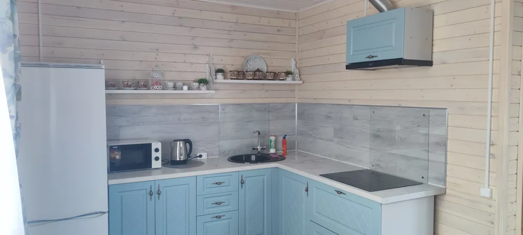 Современный дом с видом на лес