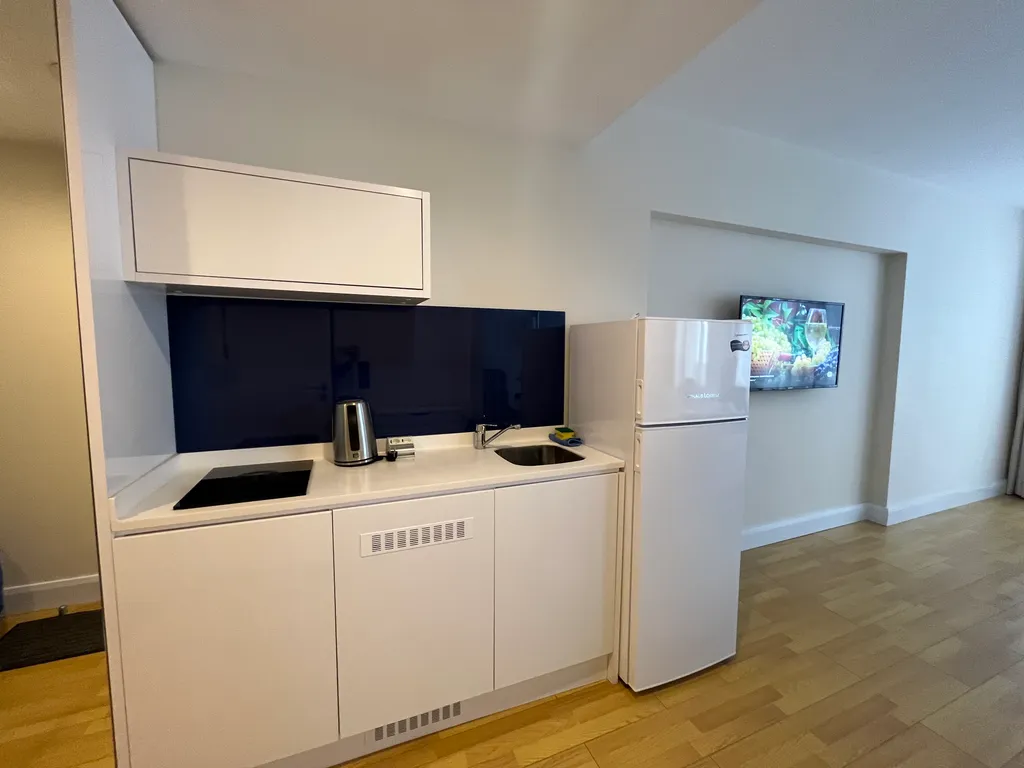 Студия на 1-й линии с видом на море в небоскребе Орби Сити