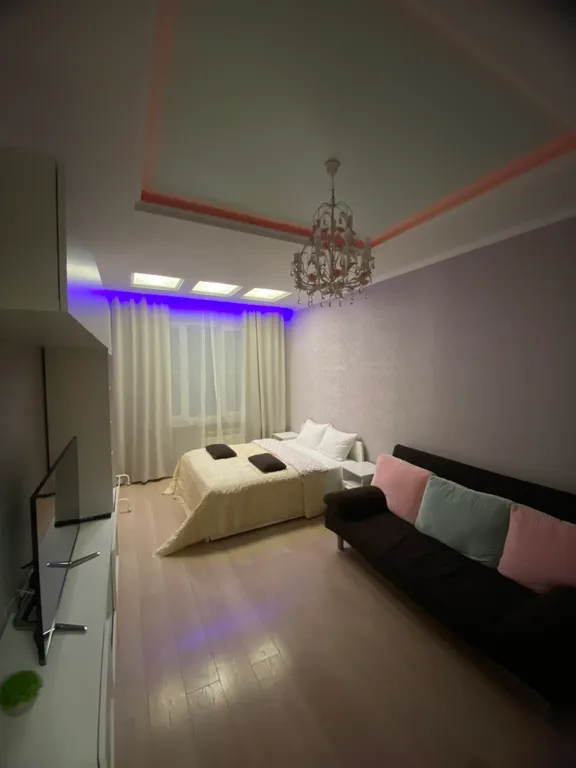 Стильная квартира с разноплановым освещением