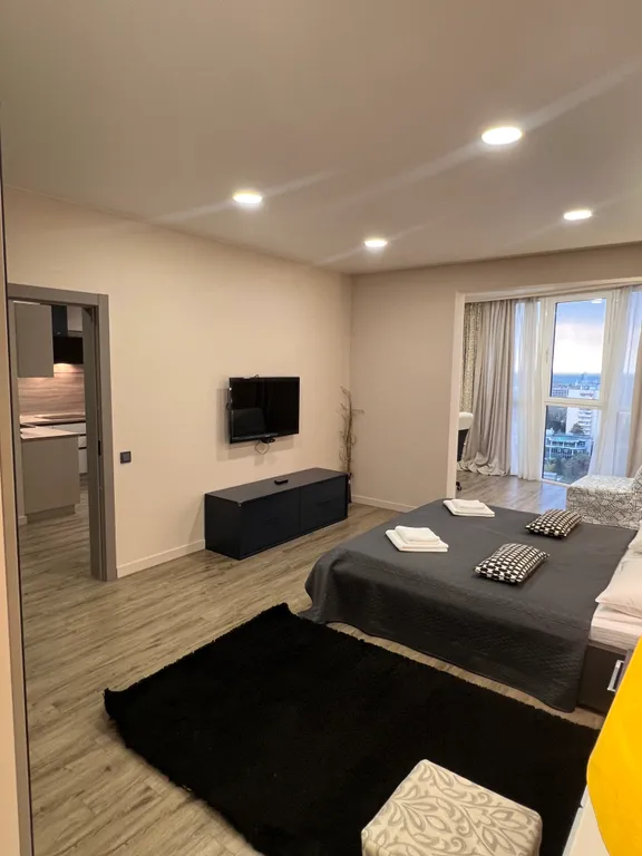 Уютная квартира с видом на морской порт и горы