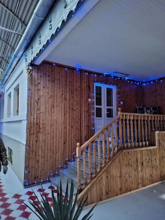 Уютный дом возле термального источника по дороге на курорт Мамисон