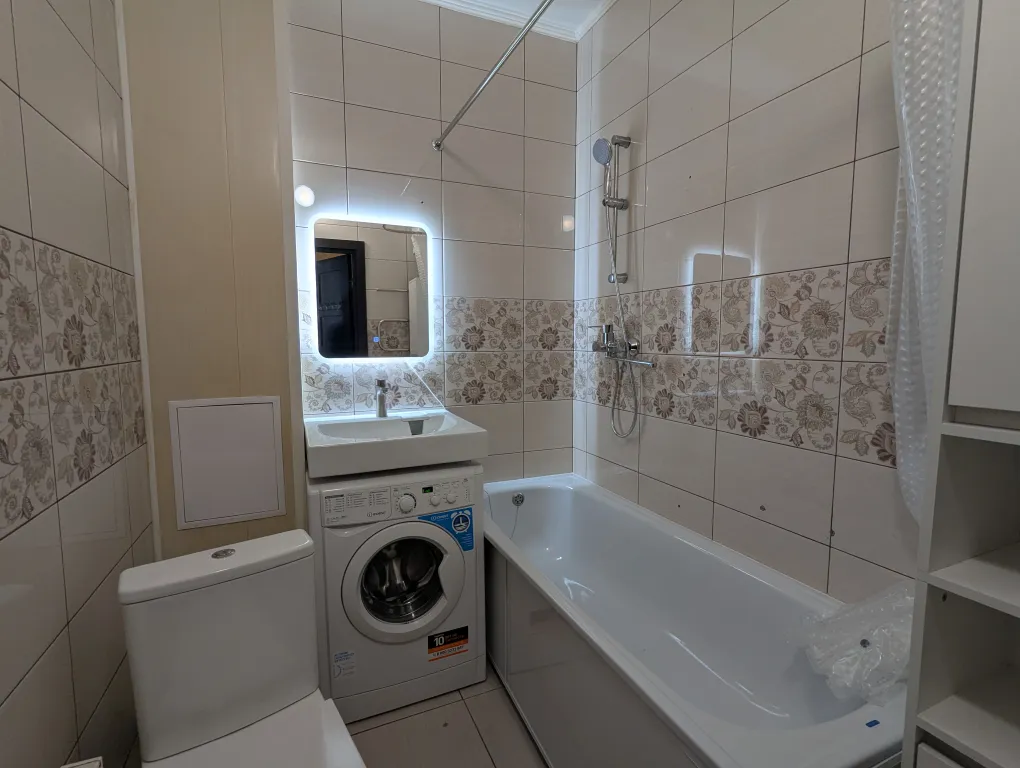 Студия размером с однокомнатную квартиру с 2 кроватями рядом с метро