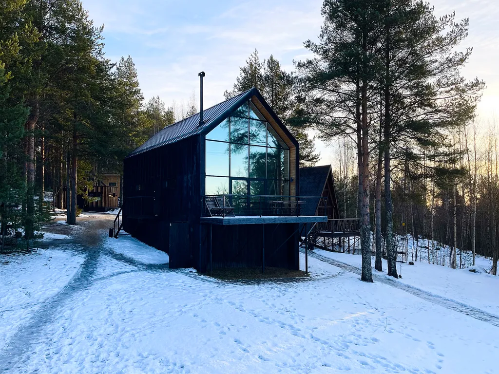 Большой загородный дом