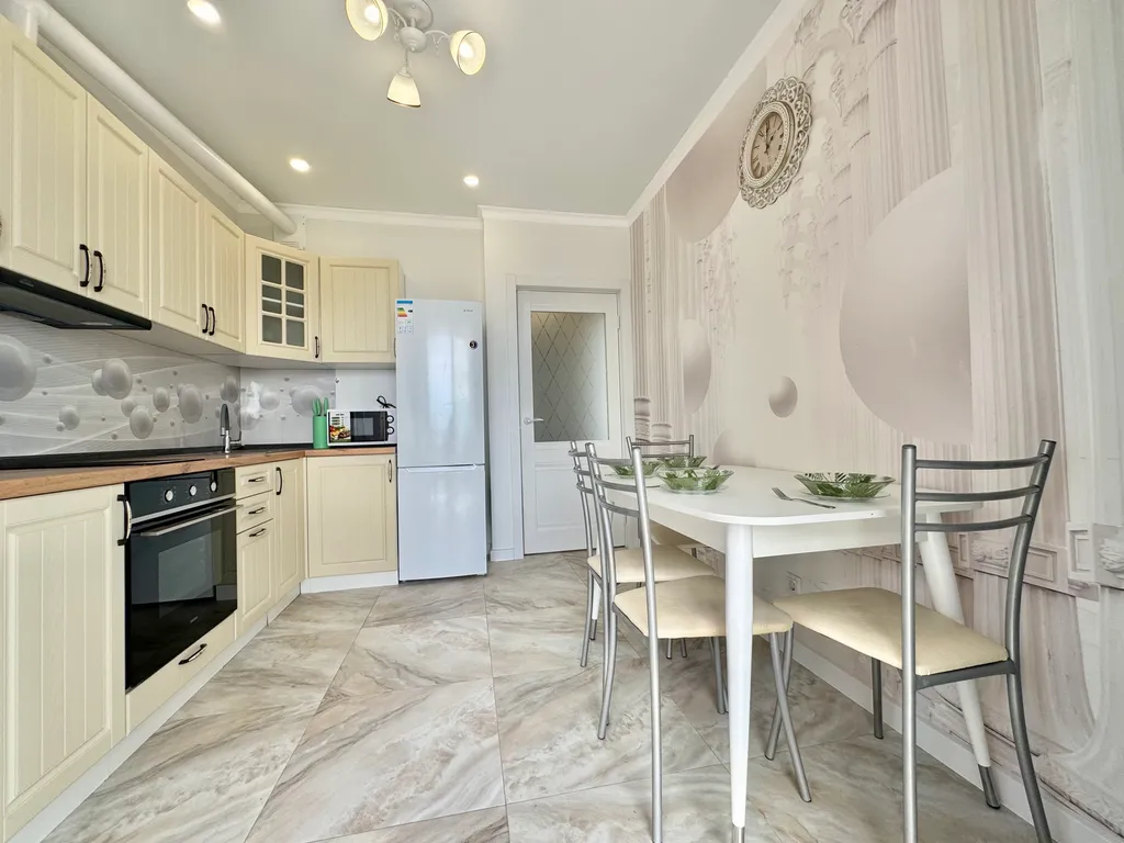 Двухкомнатная квартира с прямым видом на море