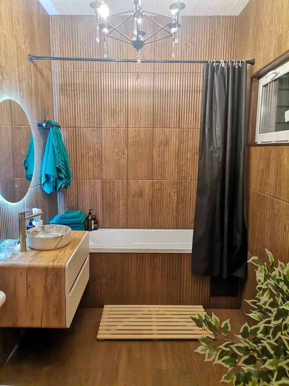 Дом у берёзы с баней в тихом месте возле леса и реки