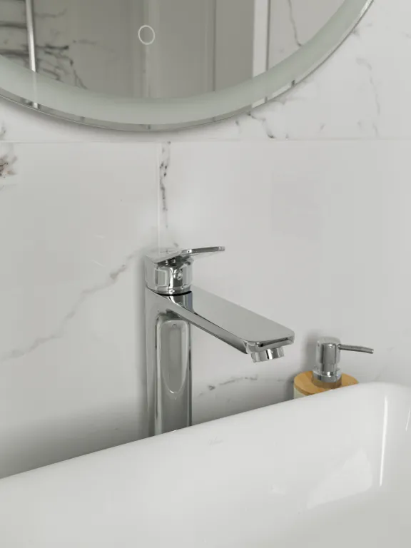 Коттедж Стеклянный дом на берегу Мичуринского озера возле склонов для катания — Мичуринское