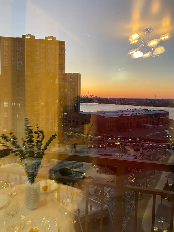 Евро 2-ка с панорамным балконом на р. Волга в элитном ЖК