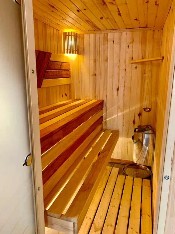 Семейная дача с сауной и камином