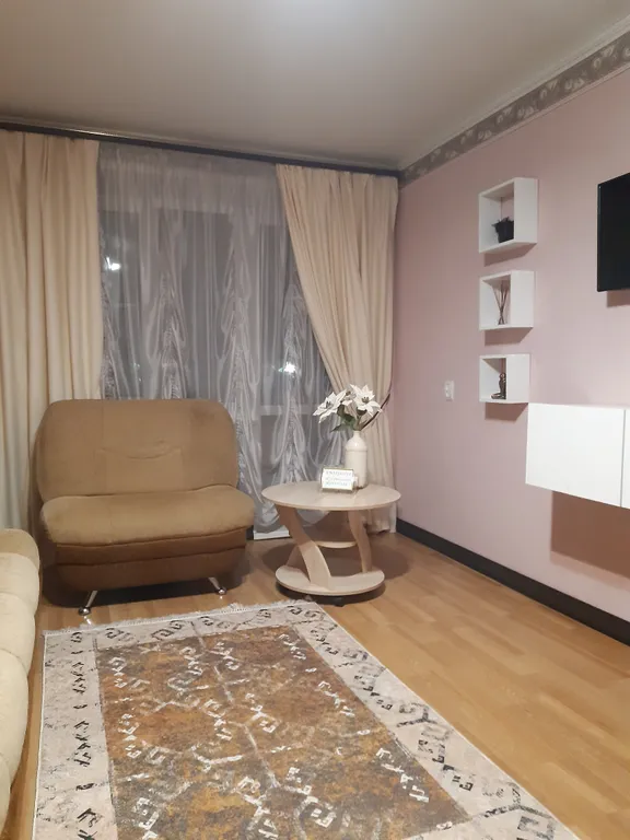 Квартира с видом на берёзы