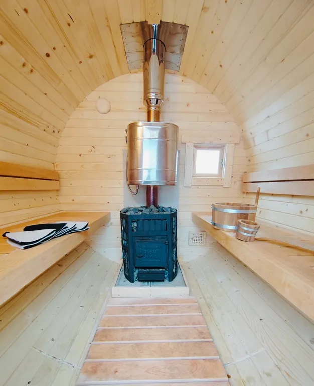 Дом с верандой с баней на участке 10 соток