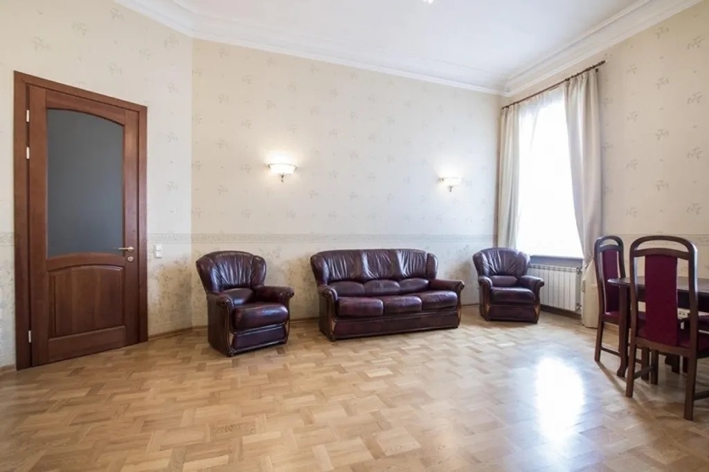 Avrora 3br apartment