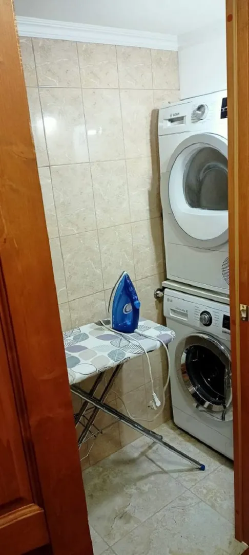 Постирочная с гладильной доской, утюгом