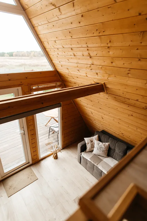 Треугольный дом