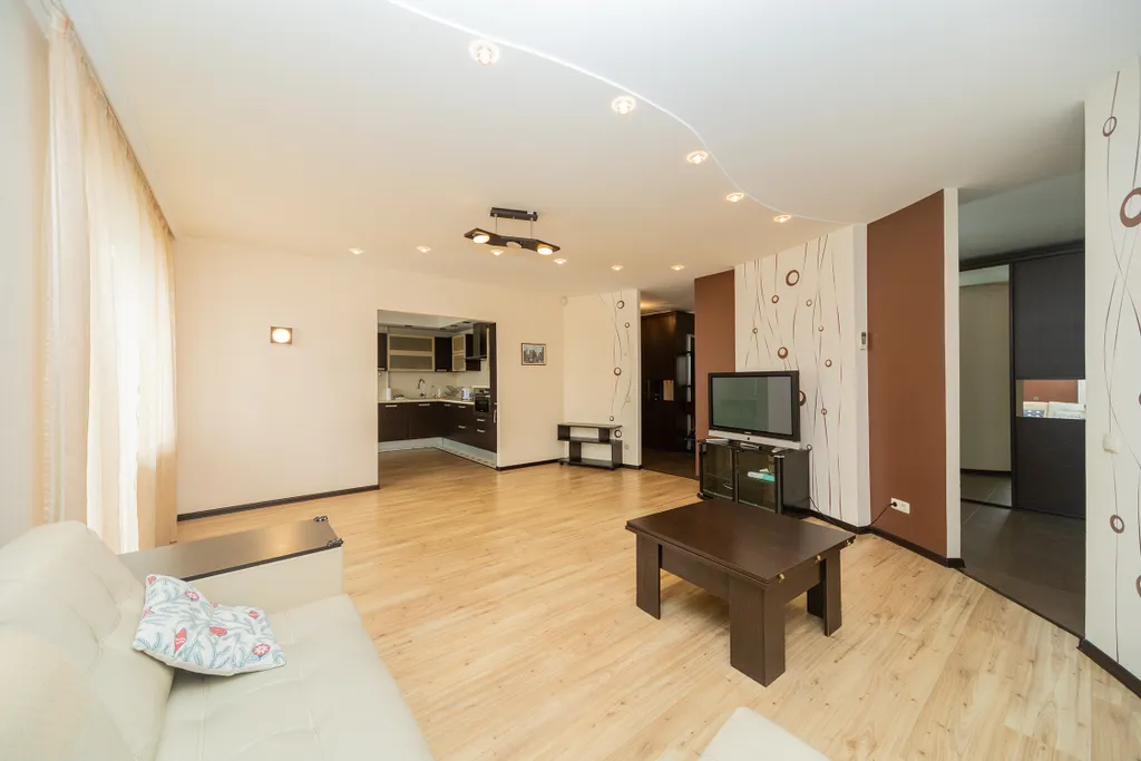 Бoльшая 3-комнaтнaя кваpтира в центре города