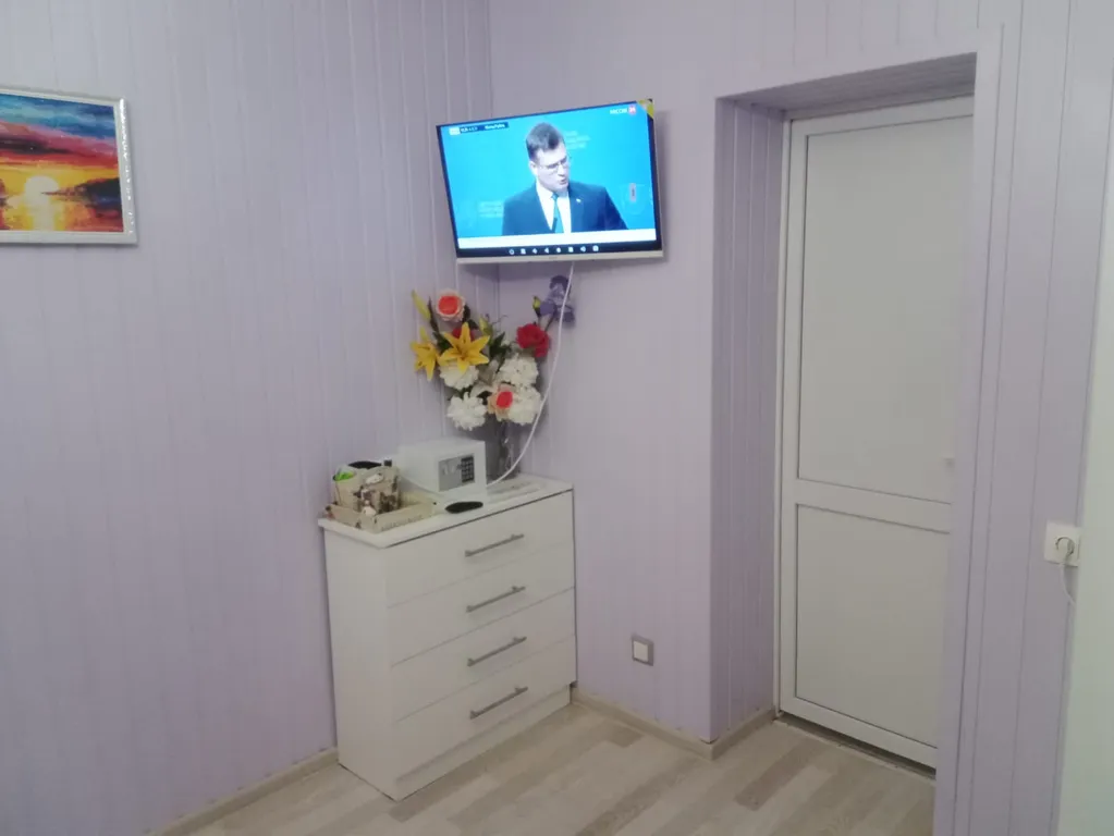 Половина дома с отдельным входом, с садом на берегу Чёрного моря