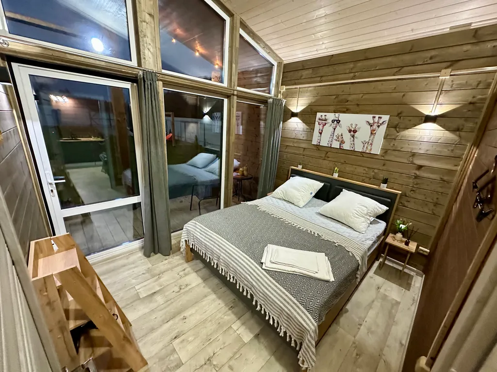 Современный дом с баней и чаном