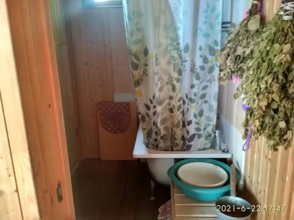 Коттедж Двухэтажный апартамент в доме на берегу озера — Луга