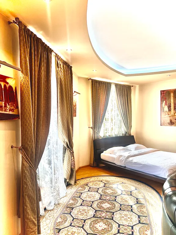 Четырёхкомнатные апартаменты на главном проспекте города