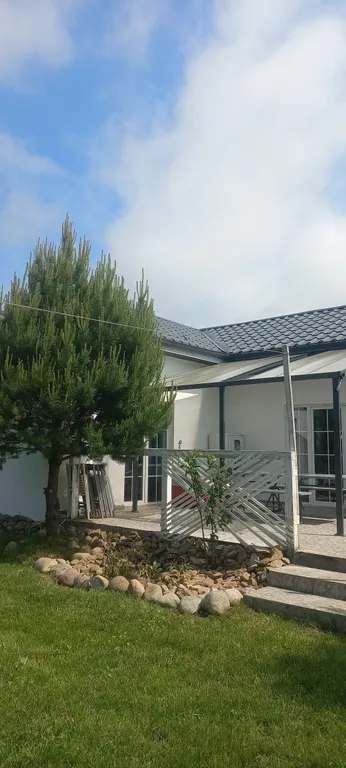 Дом с террасой на берегу моря