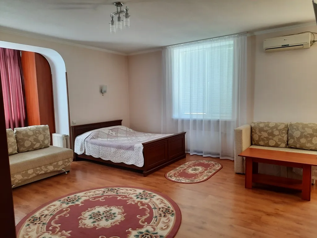 Просторная квартира с видом на море и горы