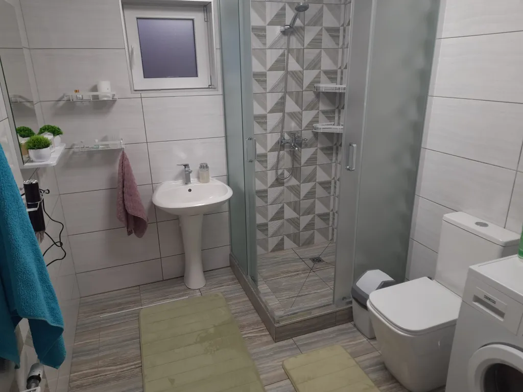 Домик в Пуще у озера