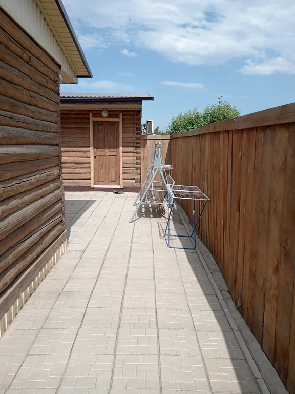 Гостевой домик вдали от берега и шума с кухней, туалетом, душем в домике