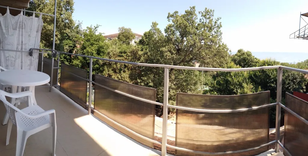 Уютный номер с видом на море и горы