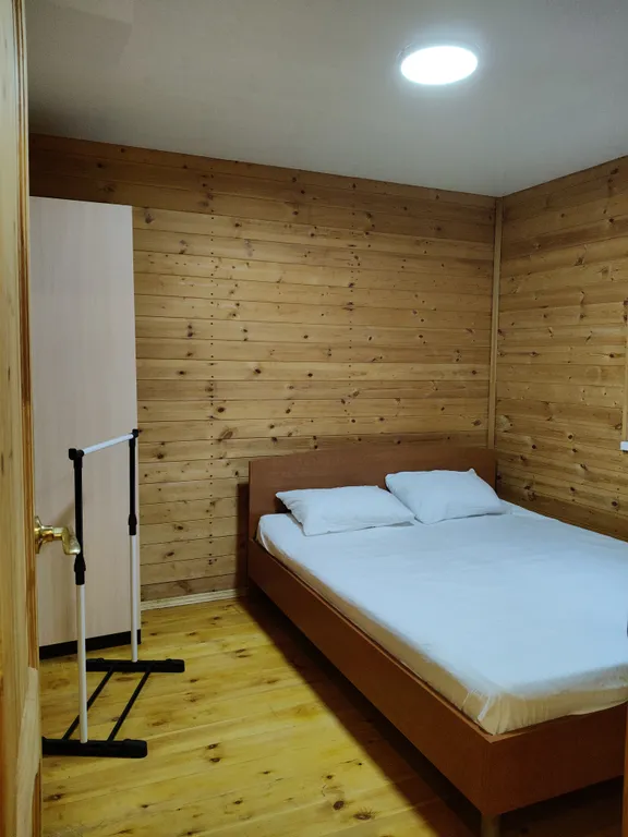 Деревянный домик у моря