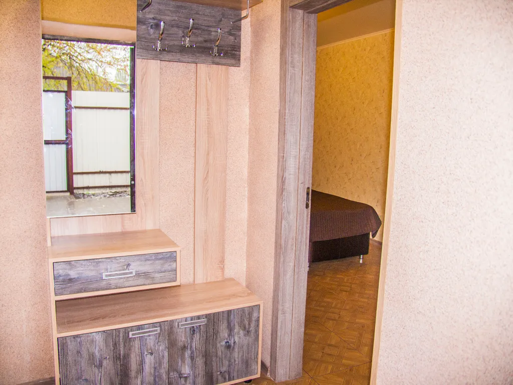 Бюджетный дом для вашего комфортного отдыха со двором