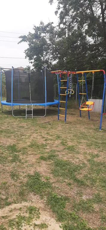 Отдельный дом без хозяев у залива