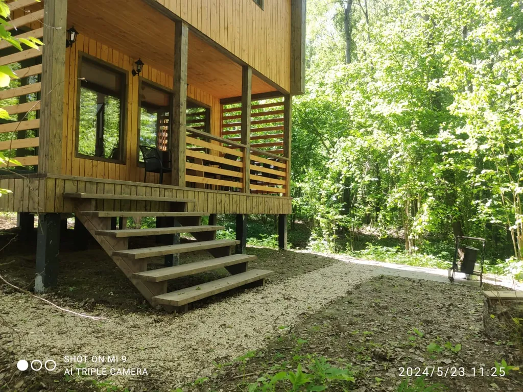 Стильный дом с лесной территорией, недалеко пруд с пляжем