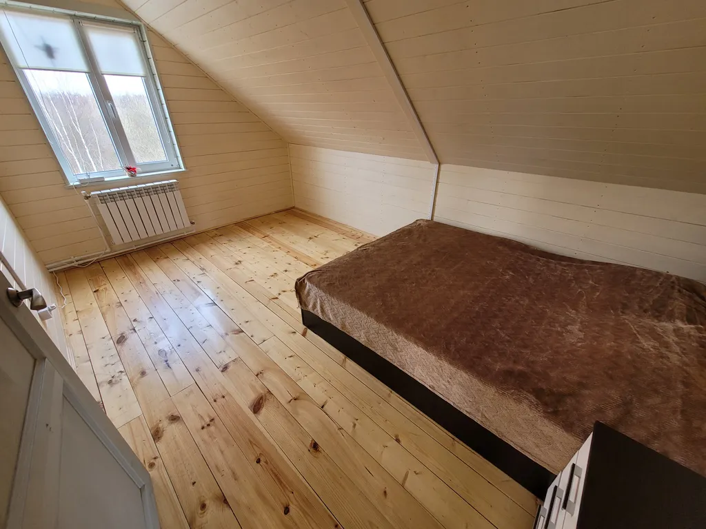 Дом с баней для большой семьи или дружной компании рядом с озером.