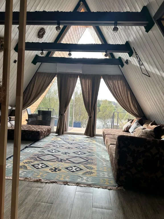 Шале у озера