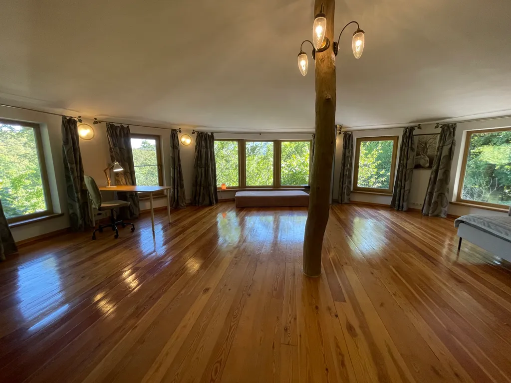 Круглый дом в горах