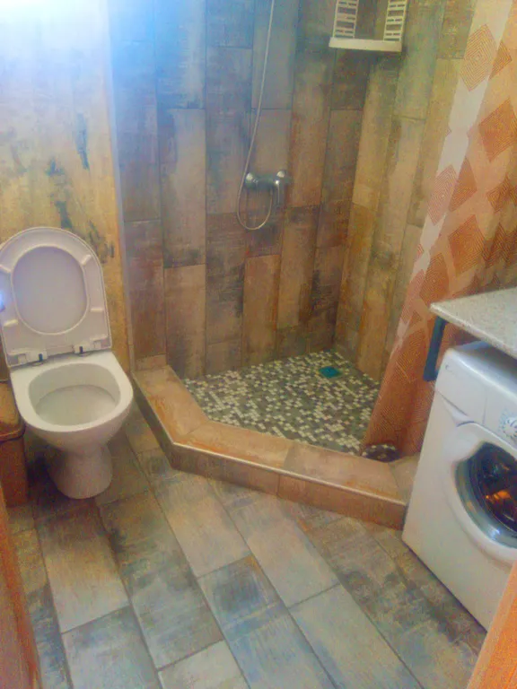 Часть дома, р-он осоавиахима, г. Новороссийск, по дороге в широкую балку