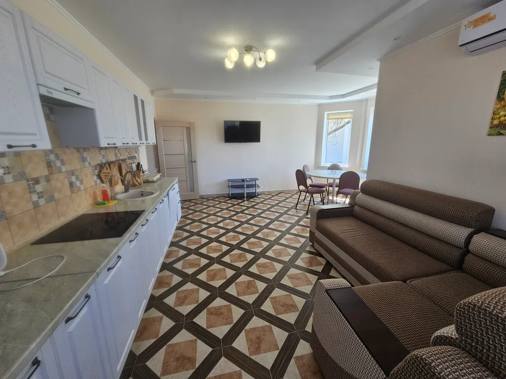 Коттедж Дом в 5 минутах от моря — Новоотрадное