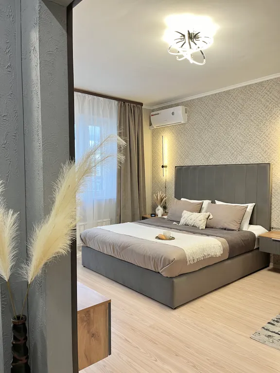 Дизайнерская квартира на Взлетке рядом с торговым центром Планета