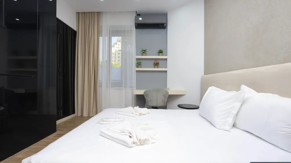 Современная студио с неповторимым дизайном