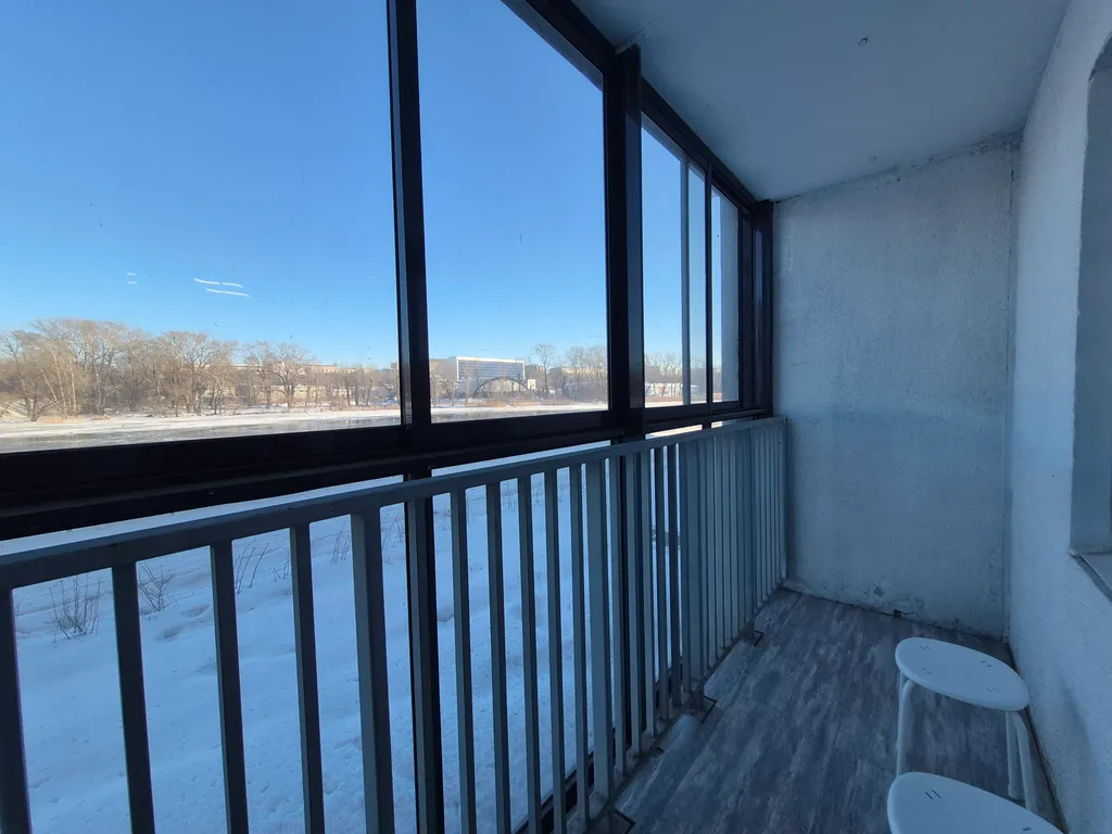 Студия на набережной с видом на реку